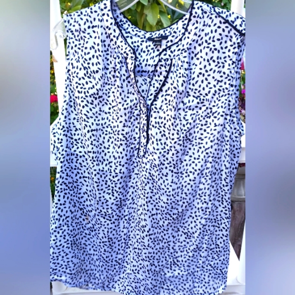 Milano Sleeveless Blouse. Size Lila Rose Paisley Summer Dress. Size Large.